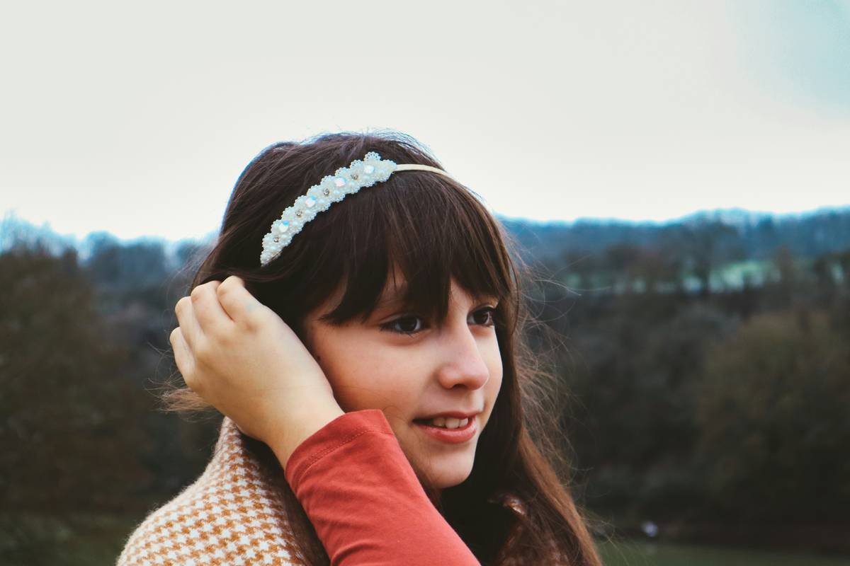 Bar chart showing 68% of women 18-34 own 3+ fashion headbands; data from Mintel 2023 report