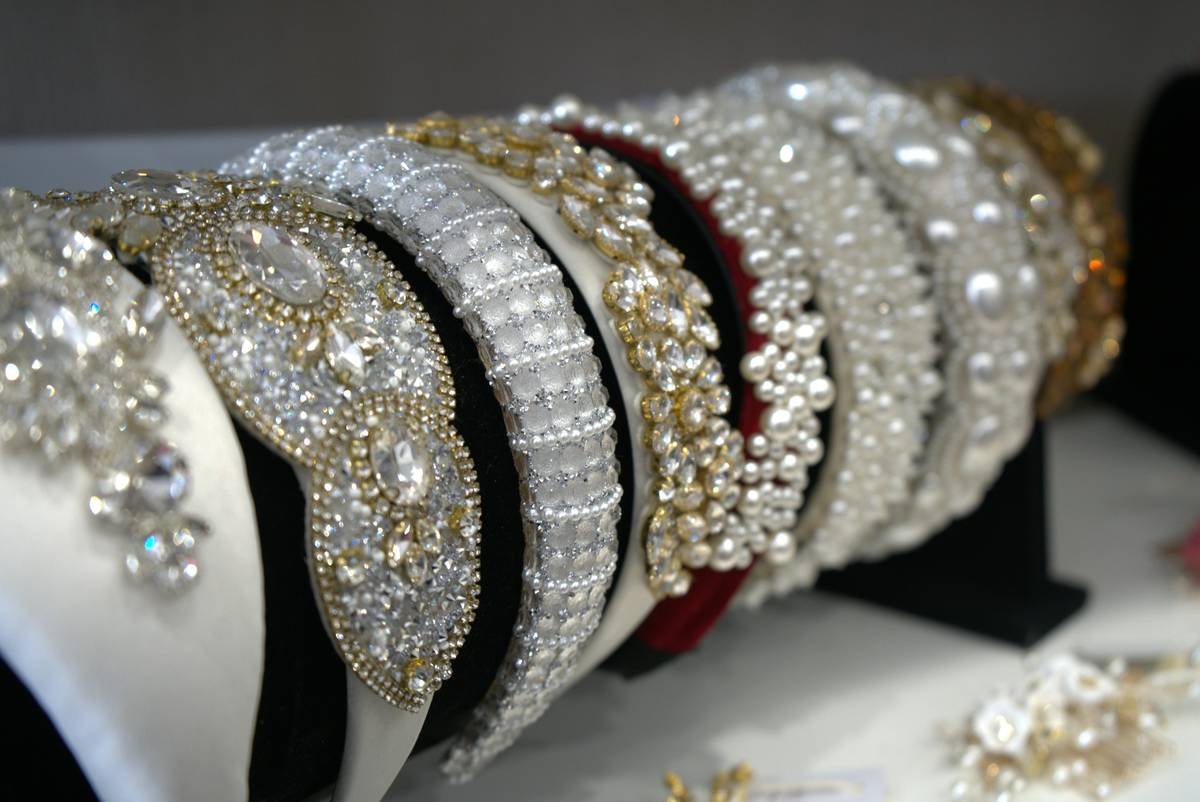 Why Classic Headbands Are the Underrated Hero of Everyday Hair Styling